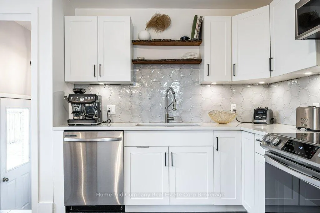 Photo 7 of 283 Redford Crescent, Stratford — HOMEH