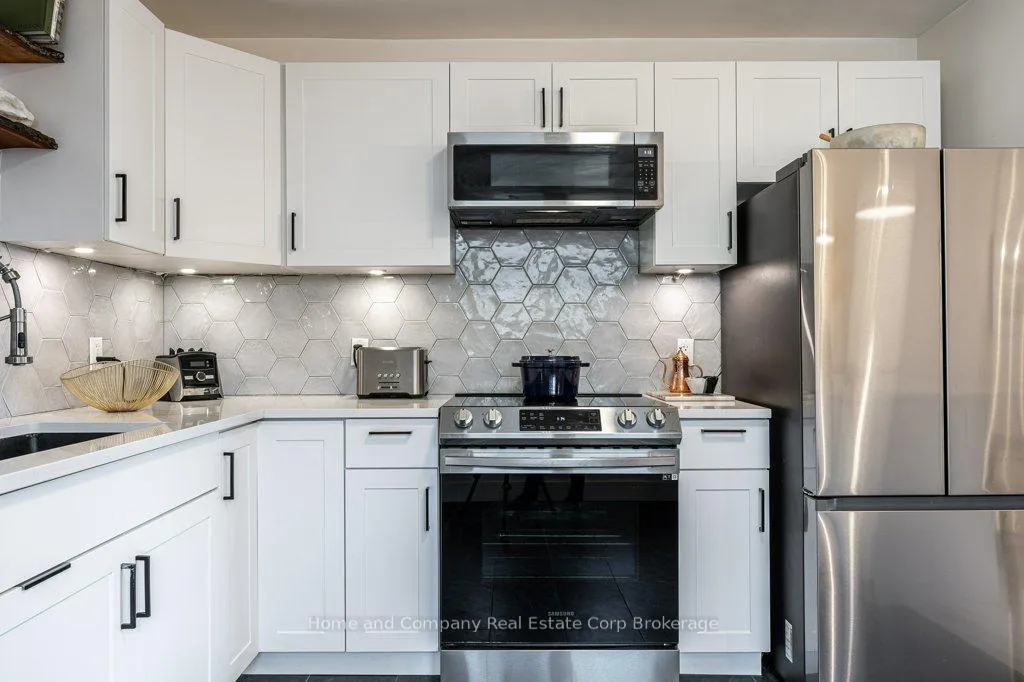 Photo 8 of 283 Redford Crescent, Stratford — HOMEH
