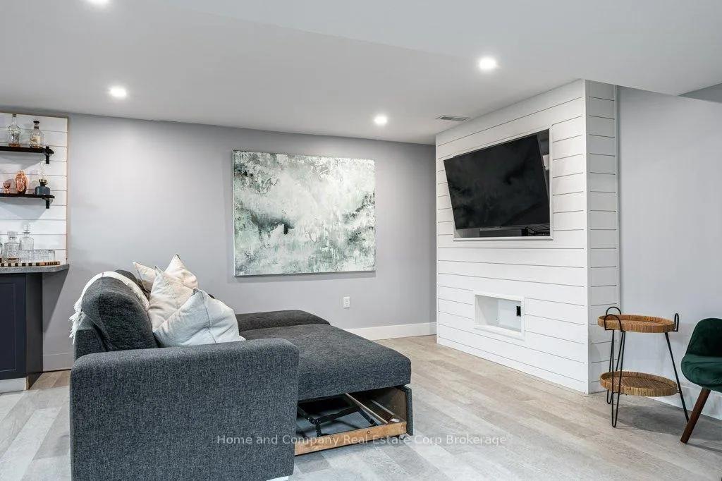 Photo 18 of 283 Redford Crescent, Stratford — HOMEH