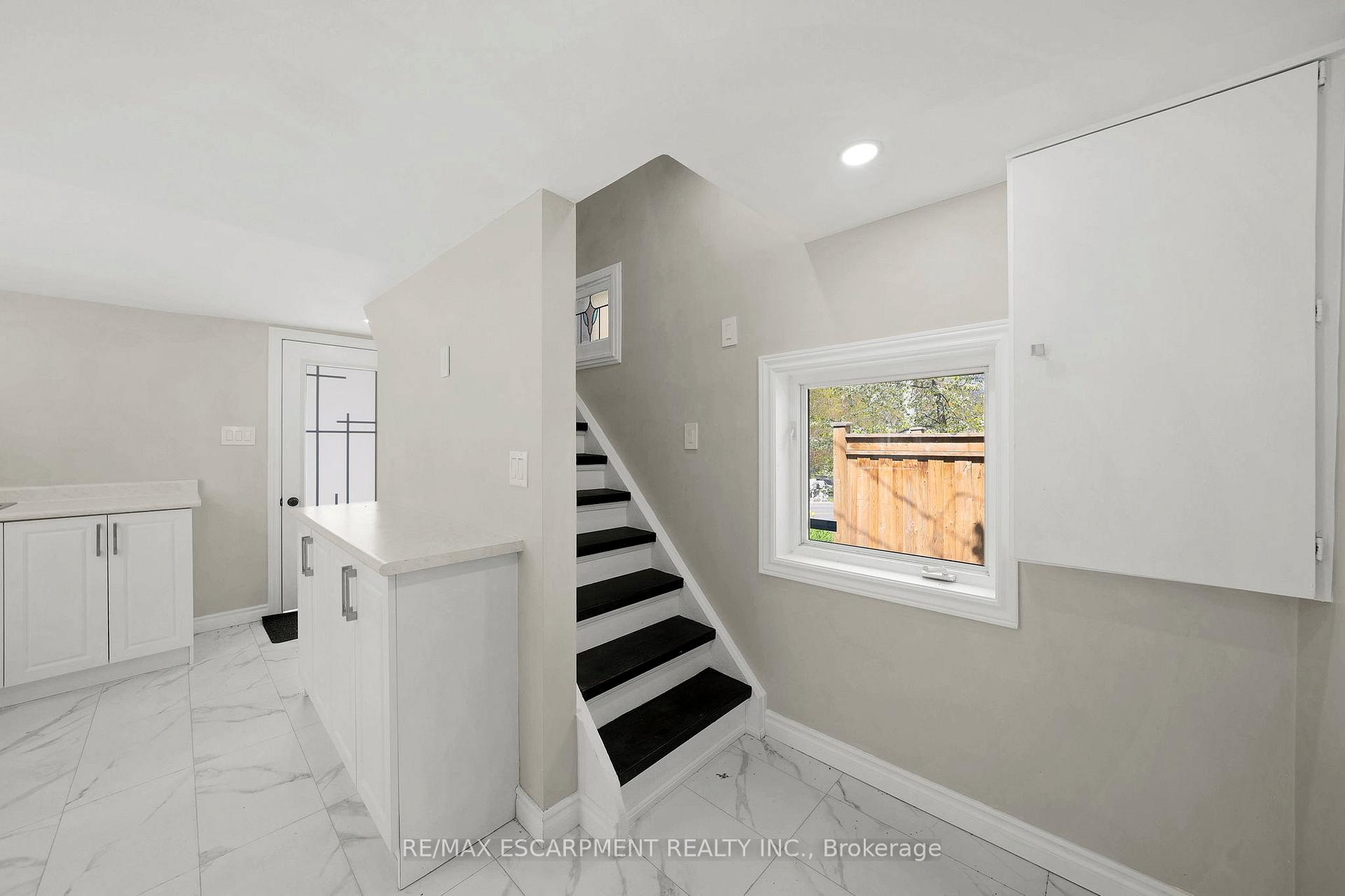 Photo 9 of 45 Mountain Street, Grimsby, Grimsby East — HOMEH
