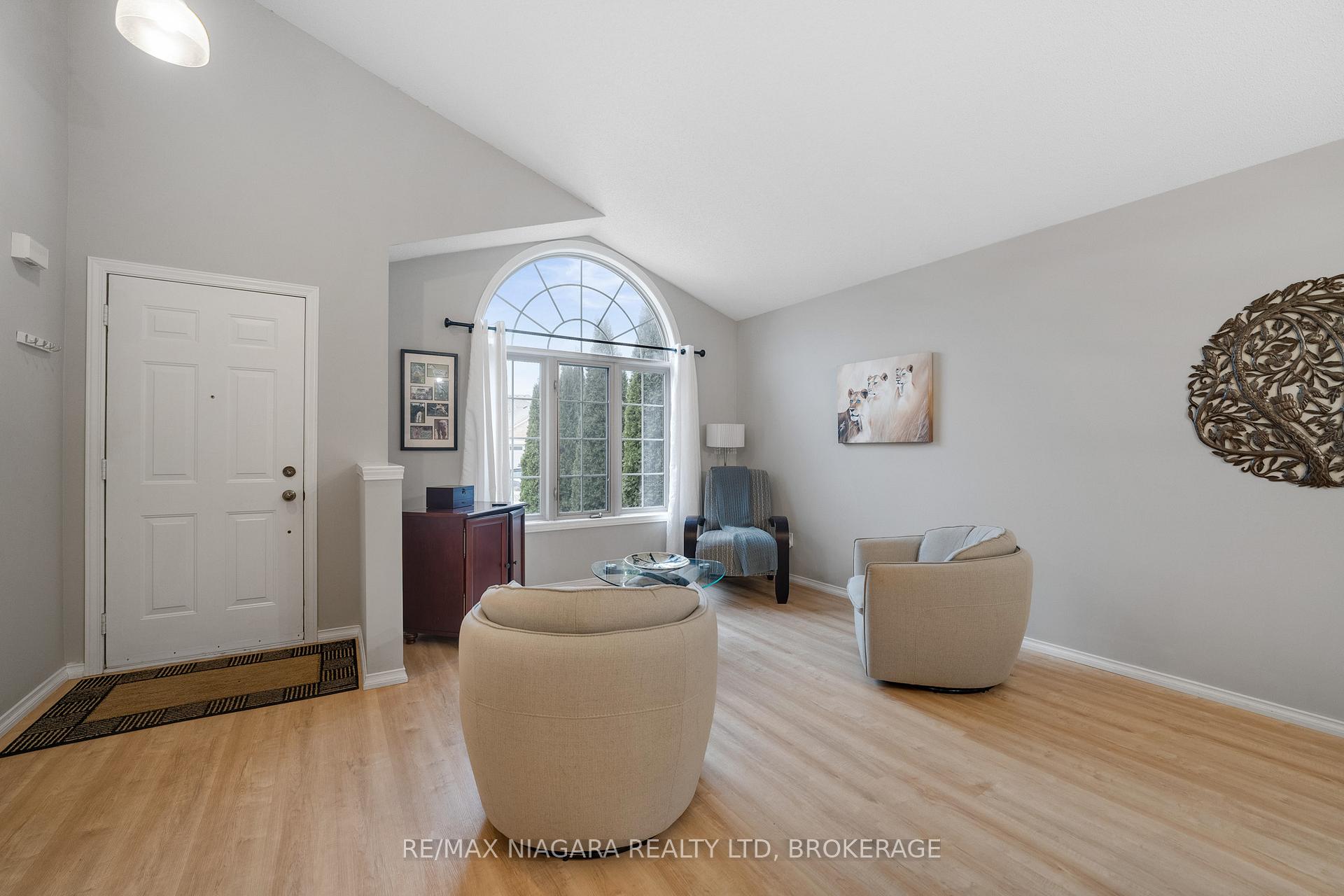 Photo 5 of 53 Aspen Drive, Grimsby, Grimsby West — HOMEH