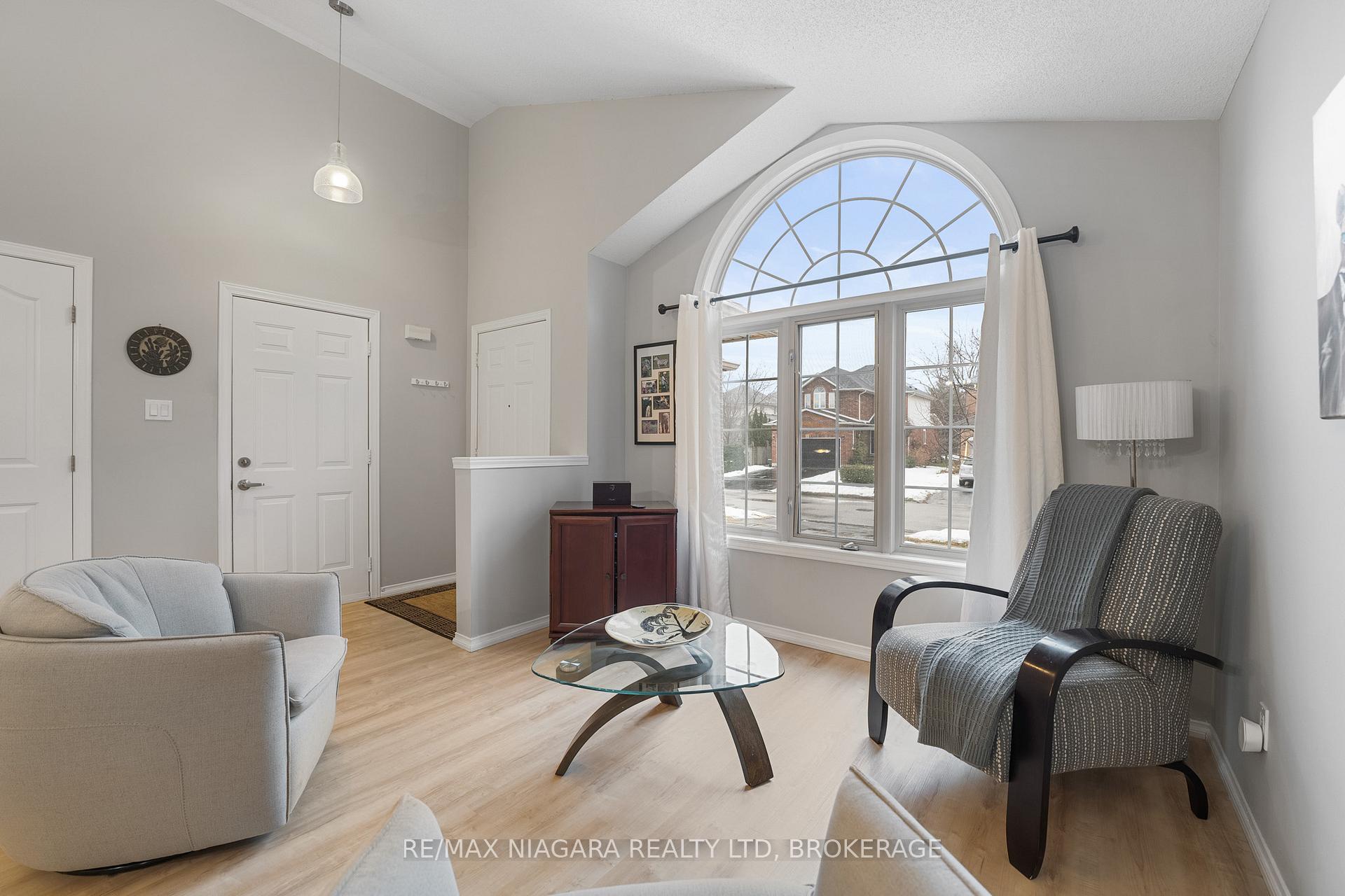 Photo 6 of 53 Aspen Drive, Grimsby, Grimsby West — HOMEH