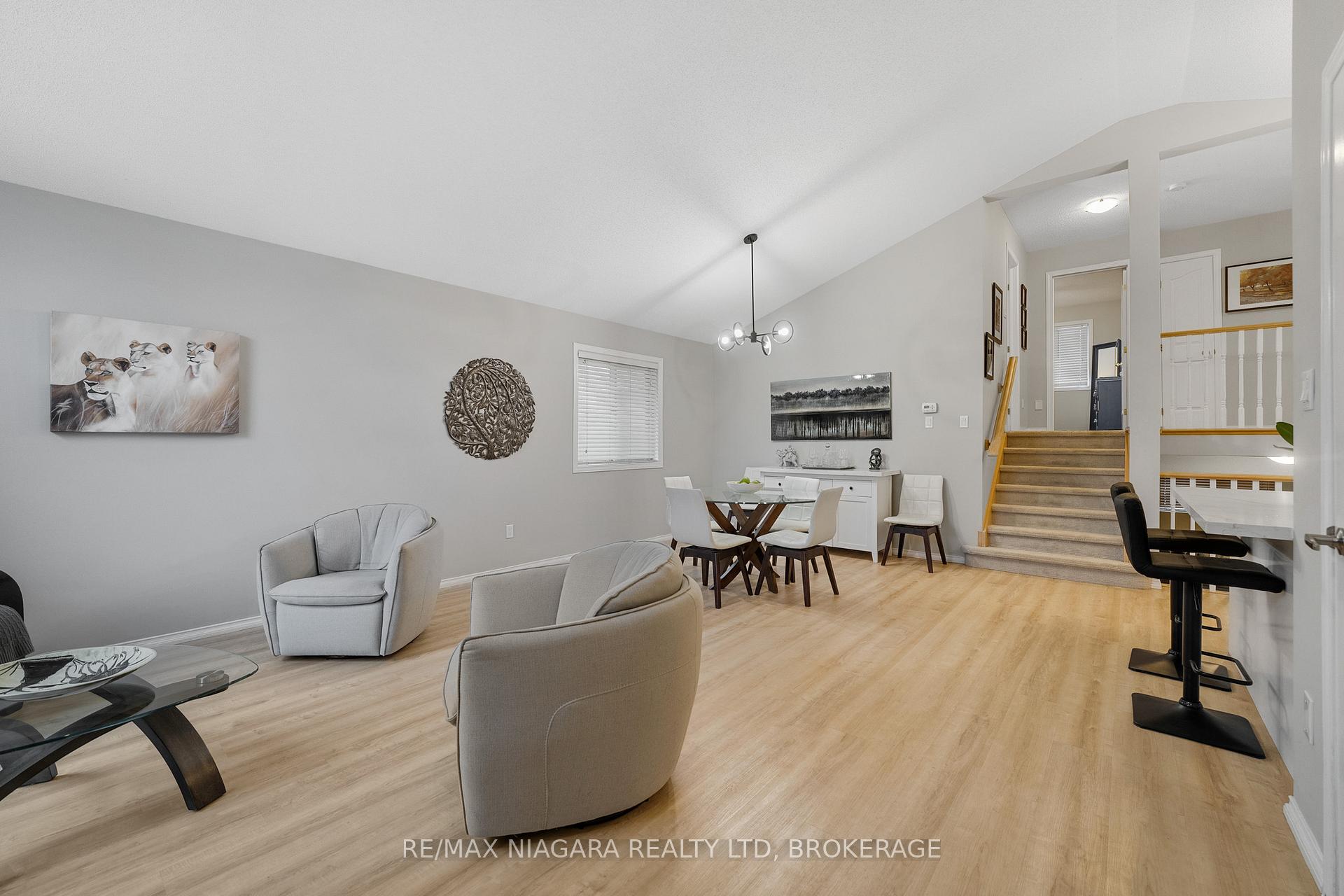 Photo 8 of 53 Aspen Drive, Grimsby, Grimsby West — HOMEH
