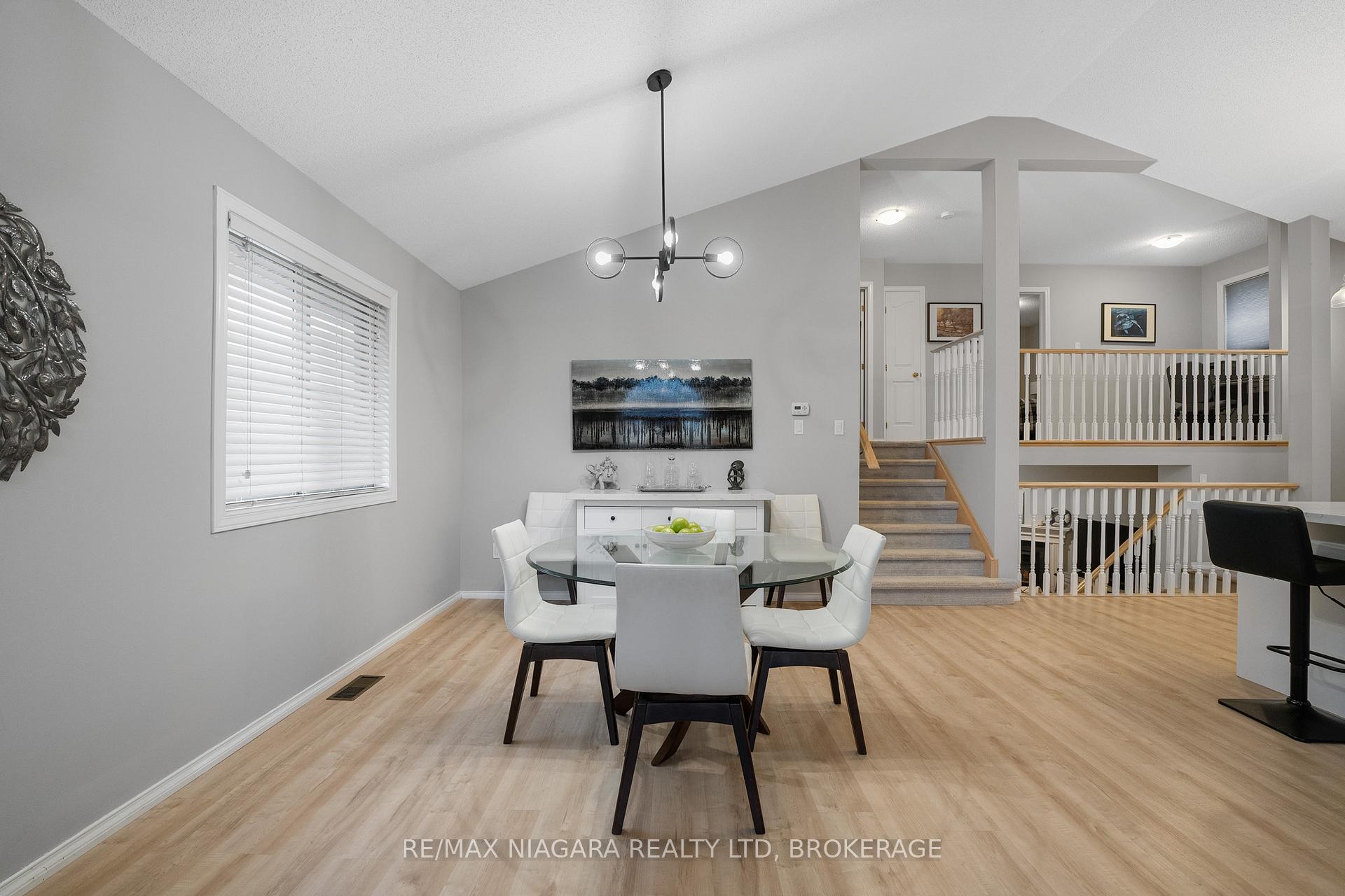 Photo 10 of 53 Aspen Drive, Grimsby, Grimsby West — HOMEH
