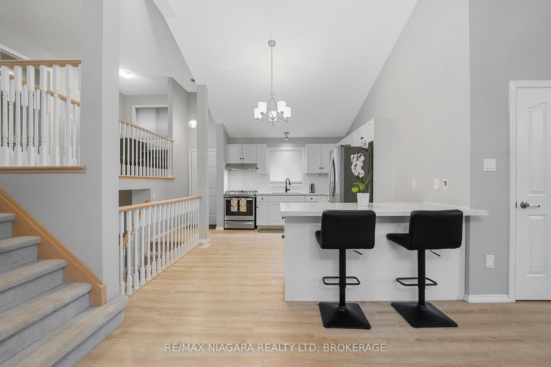 Photo 11 of 53 Aspen Drive, Grimsby, Grimsby West — HOMEH