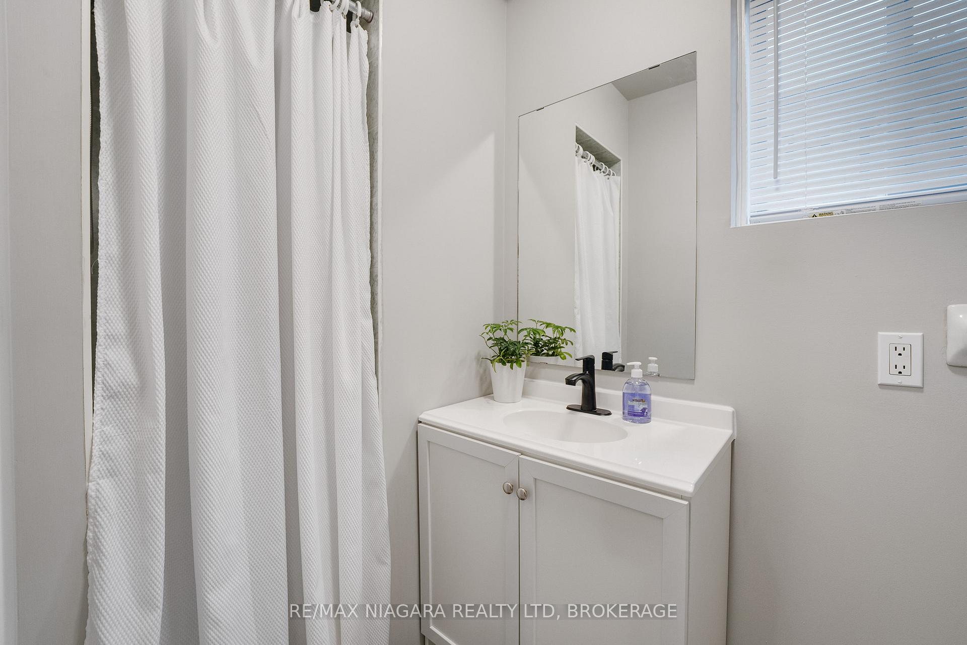 Photo 28 of 53 Aspen Drive, Grimsby, Grimsby West — HOMEH