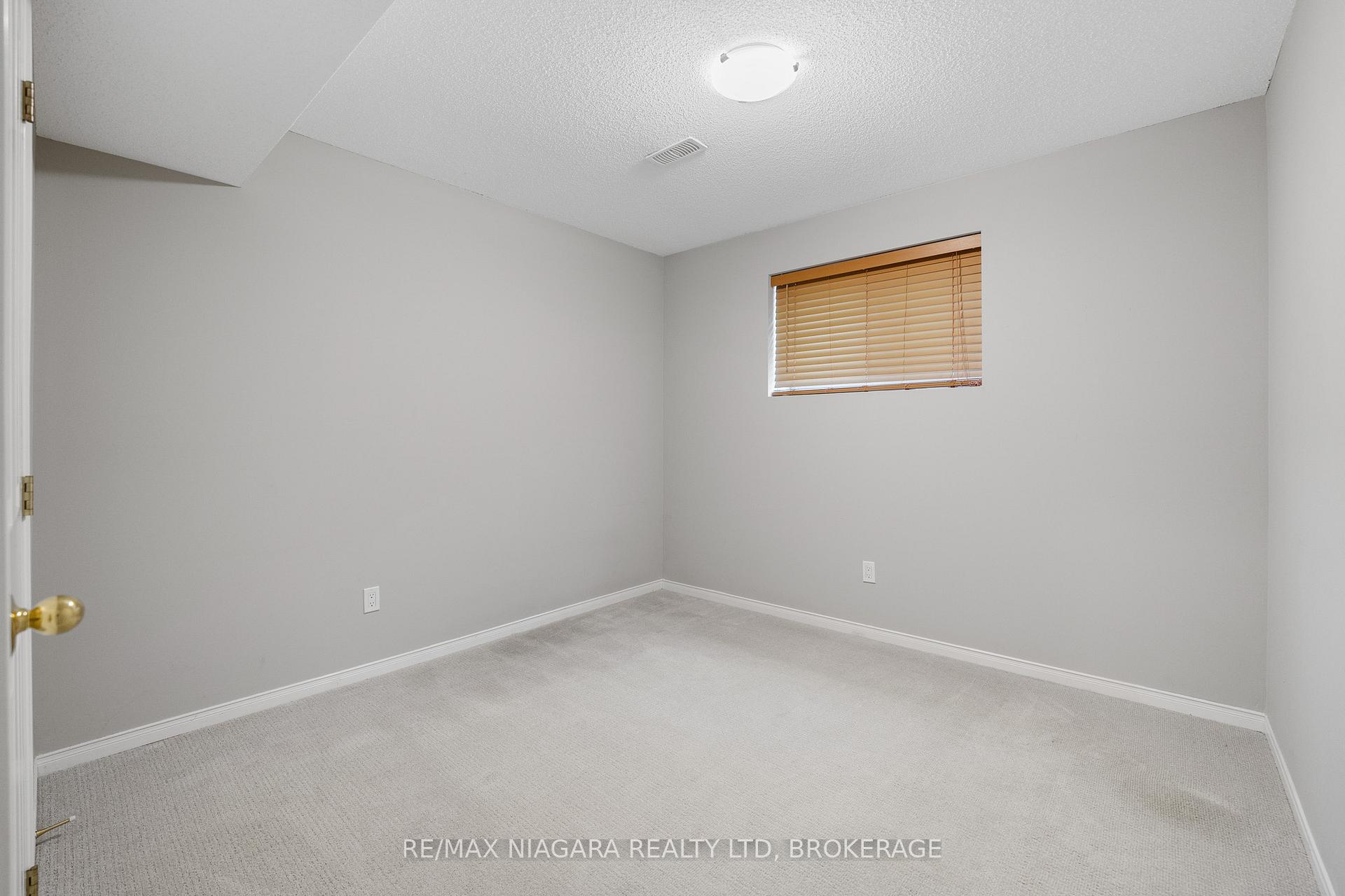 Photo 29 of 53 Aspen Drive, Grimsby, Grimsby West — HOMEH