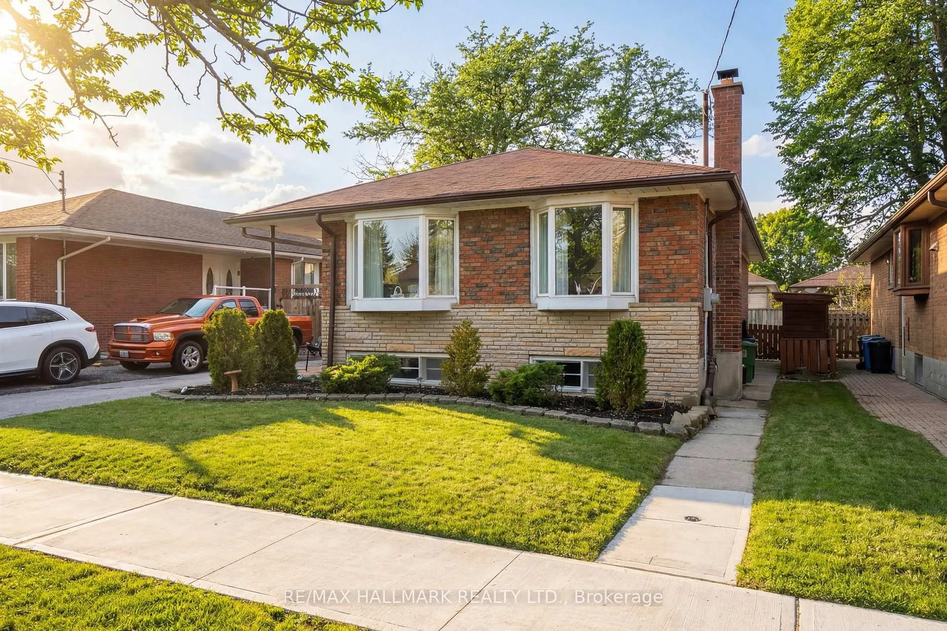 Photo 1 of 7 Grassington Crescent, Scarborough, Woburn — HOMEH