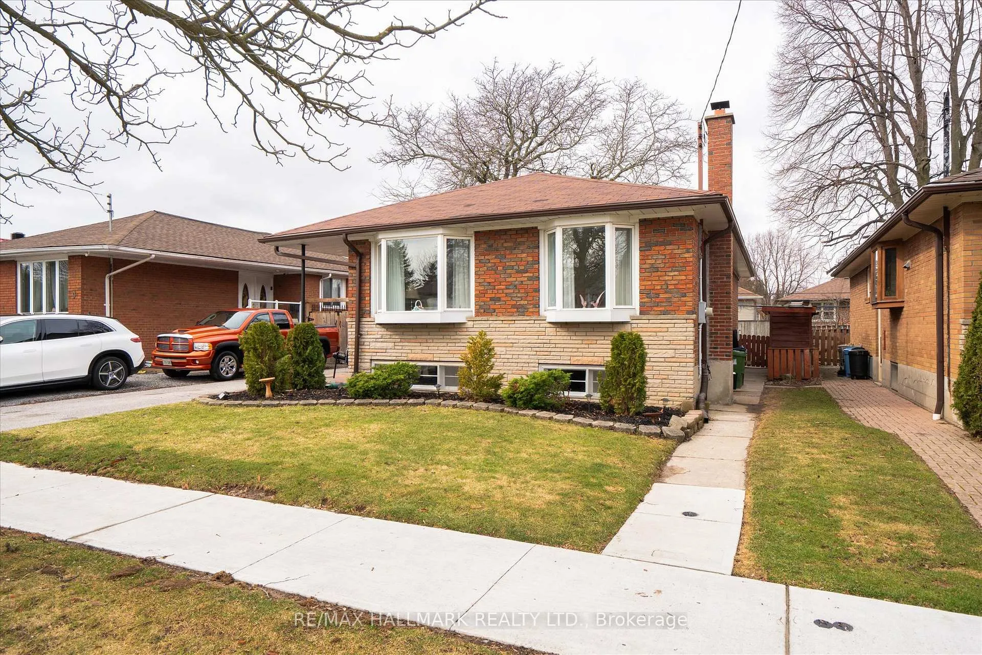 Photo 2 of 7 Grassington Crescent, Scarborough, Woburn — HOMEH