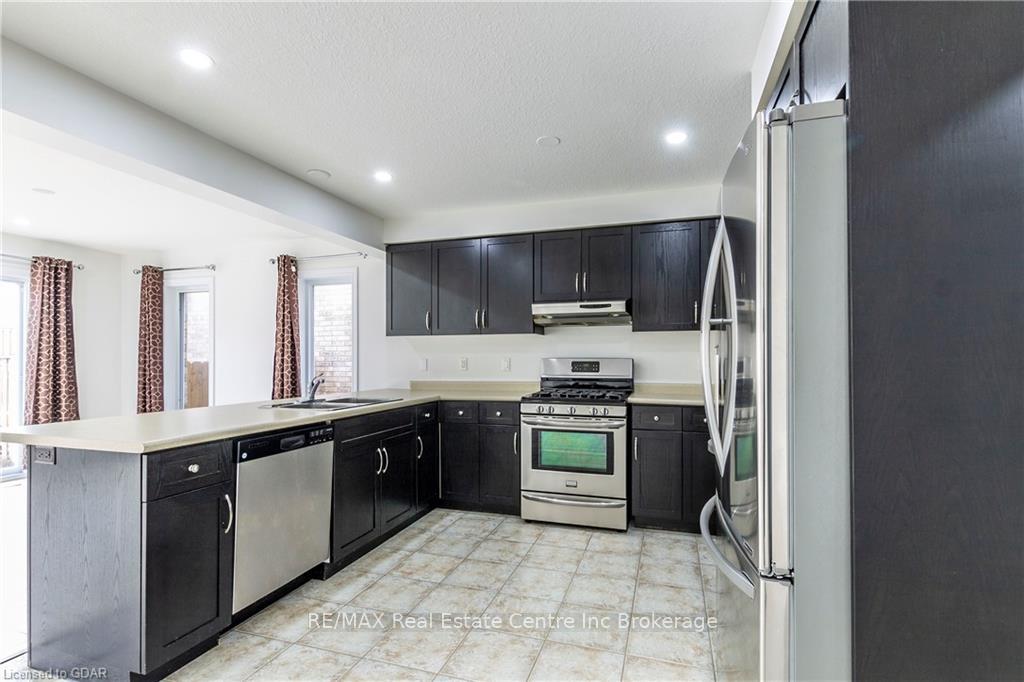 Photo 10 of 7 Goldenview Drive, Guelph, Victoria North — HOMEH