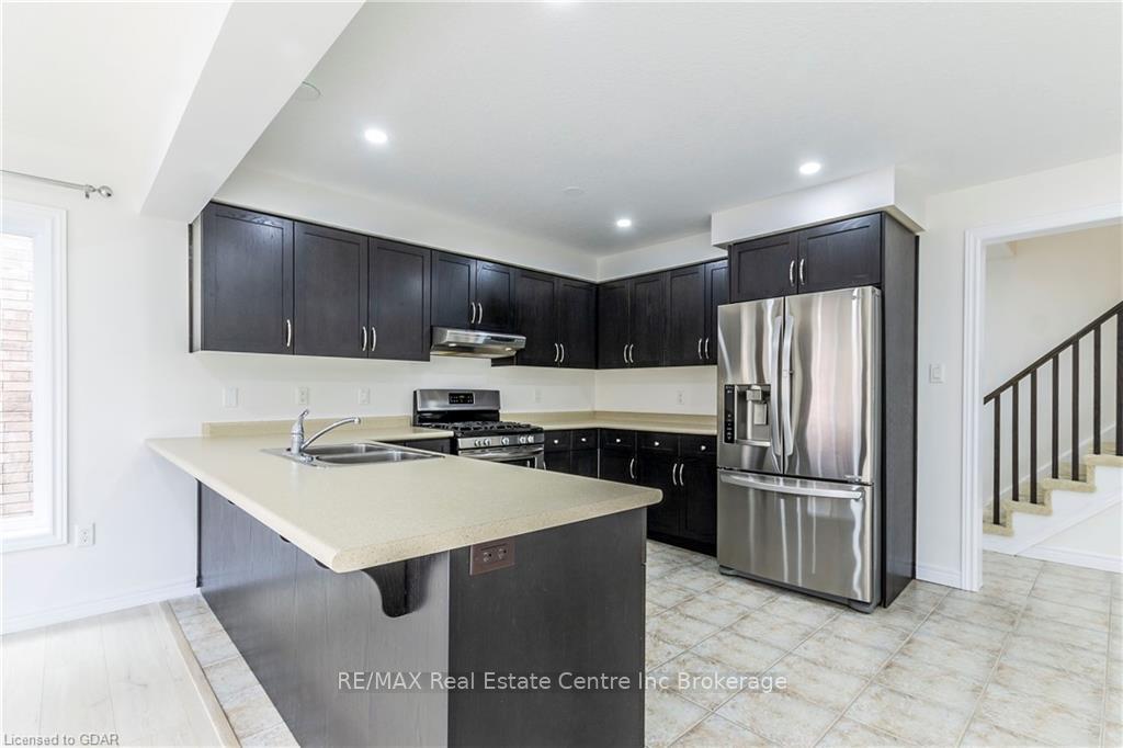 Photo 11 of 7 Goldenview Drive, Guelph, Victoria North — HOMEH