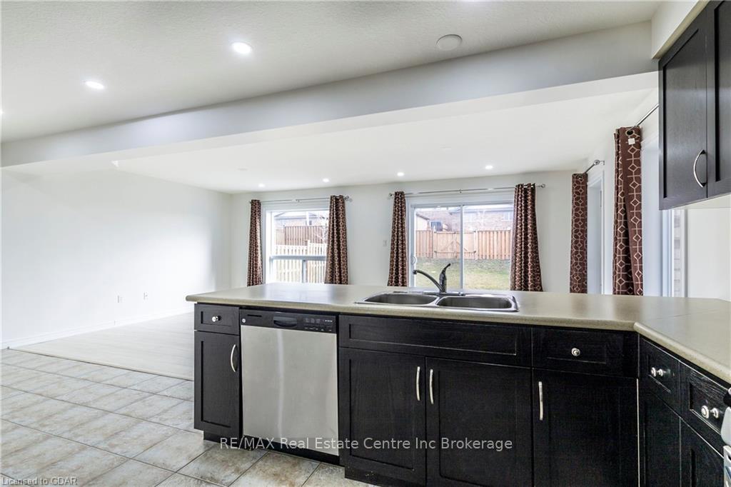 Photo 12 of 7 Goldenview Drive, Guelph, Victoria North — HOMEH