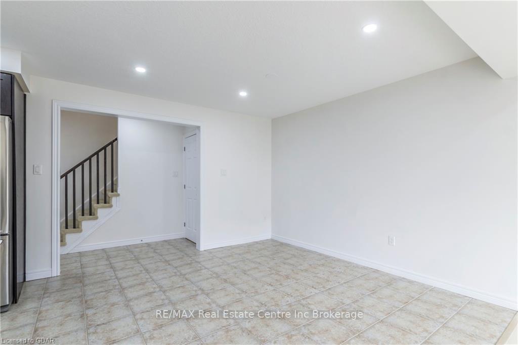 Photo 14 of 7 Goldenview Drive, Guelph, Victoria North — HOMEH