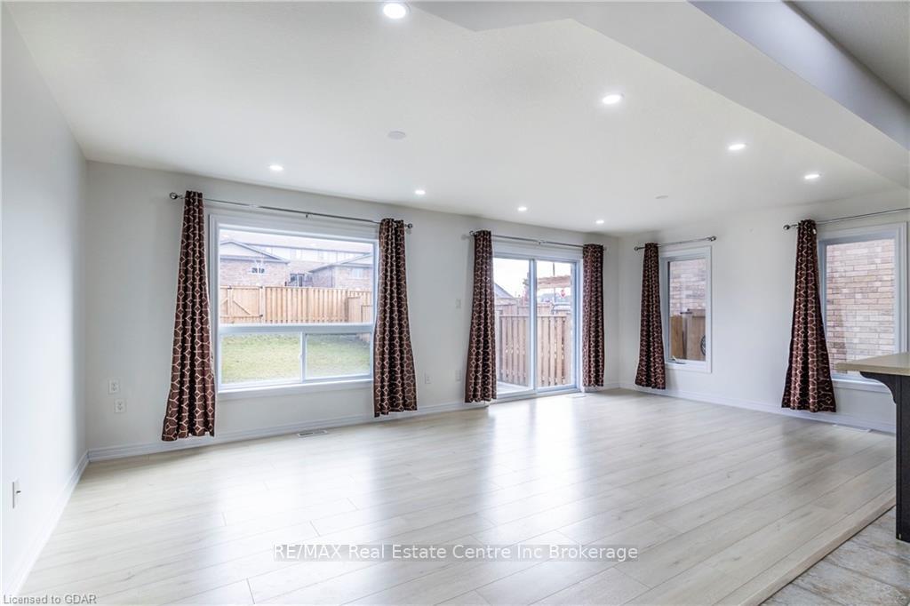 Photo 15 of 7 Goldenview Drive, Guelph, Victoria North — HOMEH