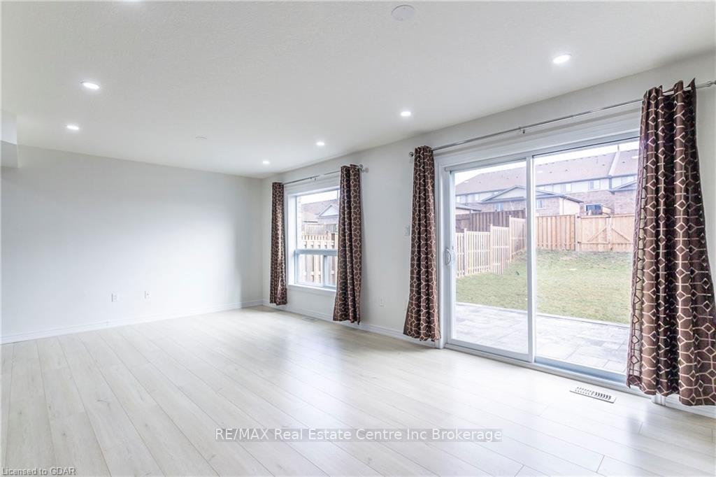 Photo 17 of 7 Goldenview Drive, Guelph, Victoria North — HOMEH