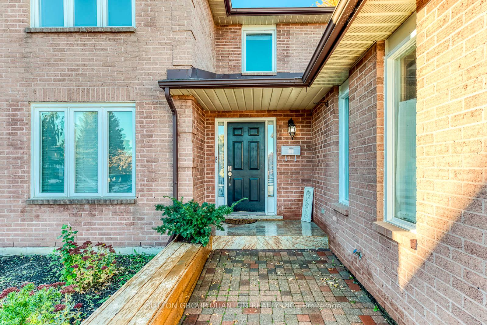 Photo 3 of 10 Anne Court, Grimsby, Grimsby Beach — HOMEH