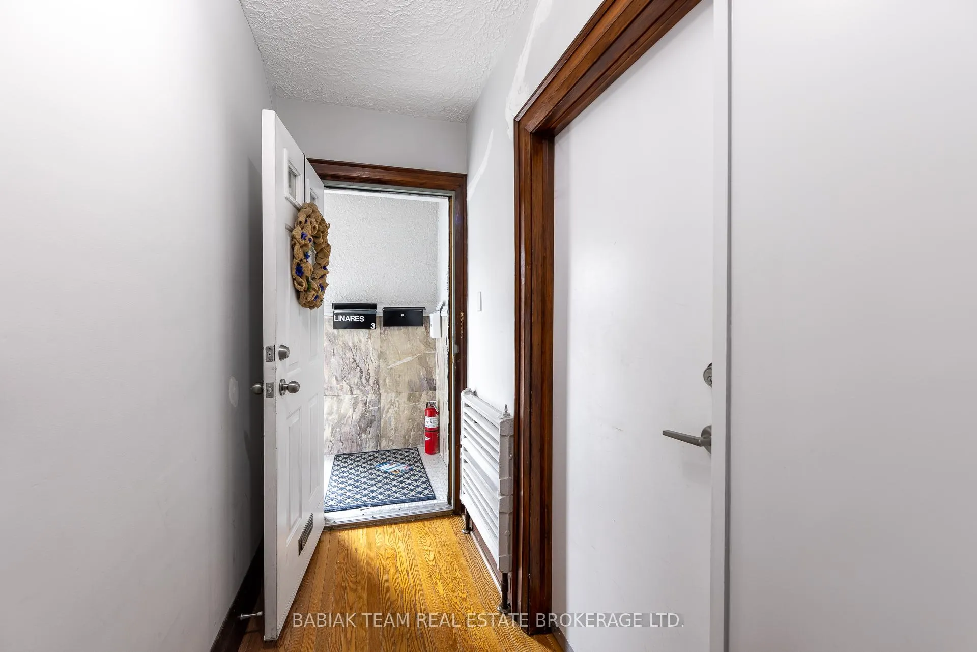 Photo 2 of Unit 1, 187 Jane Street, Toronto, Runnymede-Bloor West Village — HOMEH