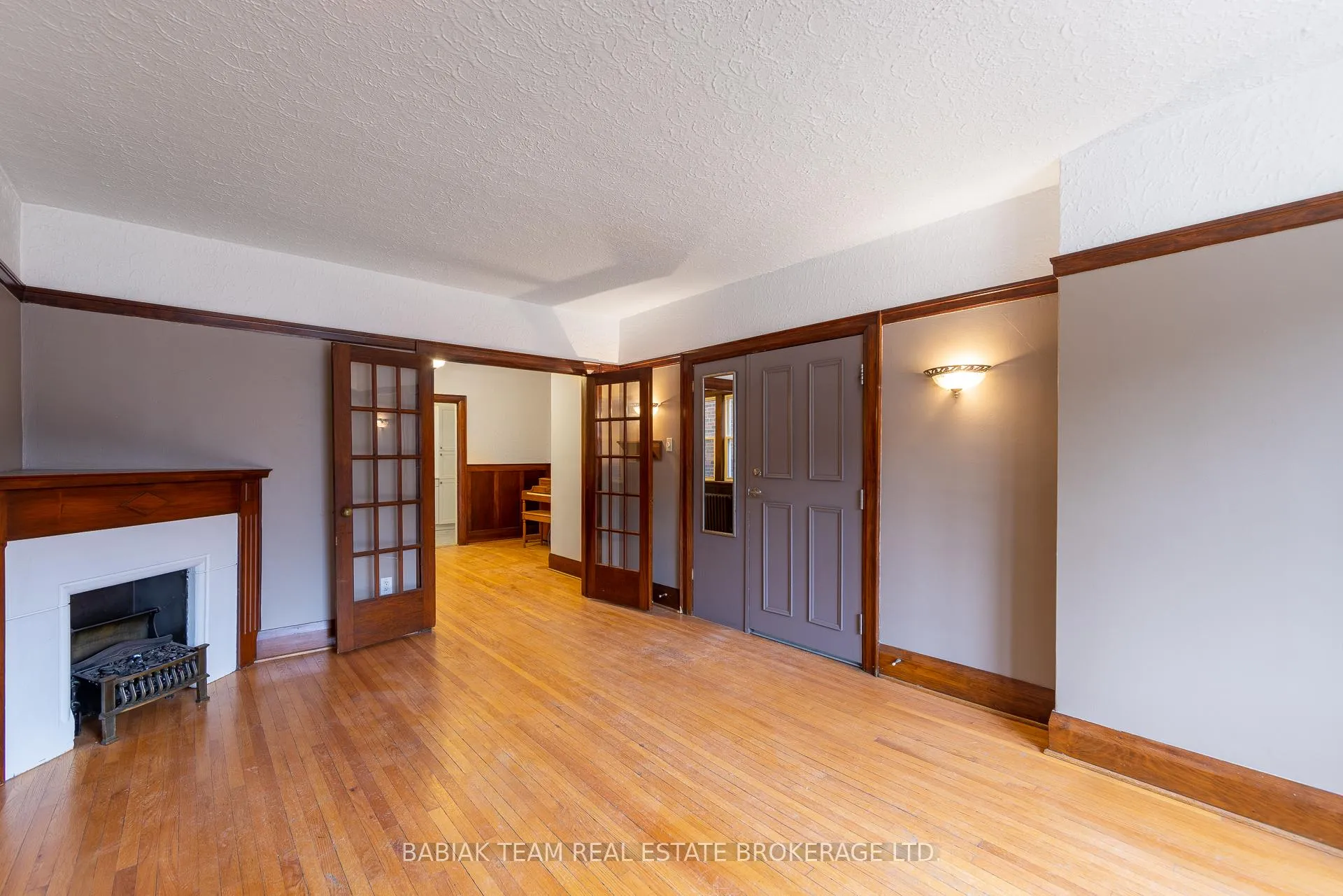 Photo 3 of Unit 1, 187 Jane Street, Toronto, Runnymede-Bloor West Village — HOMEH