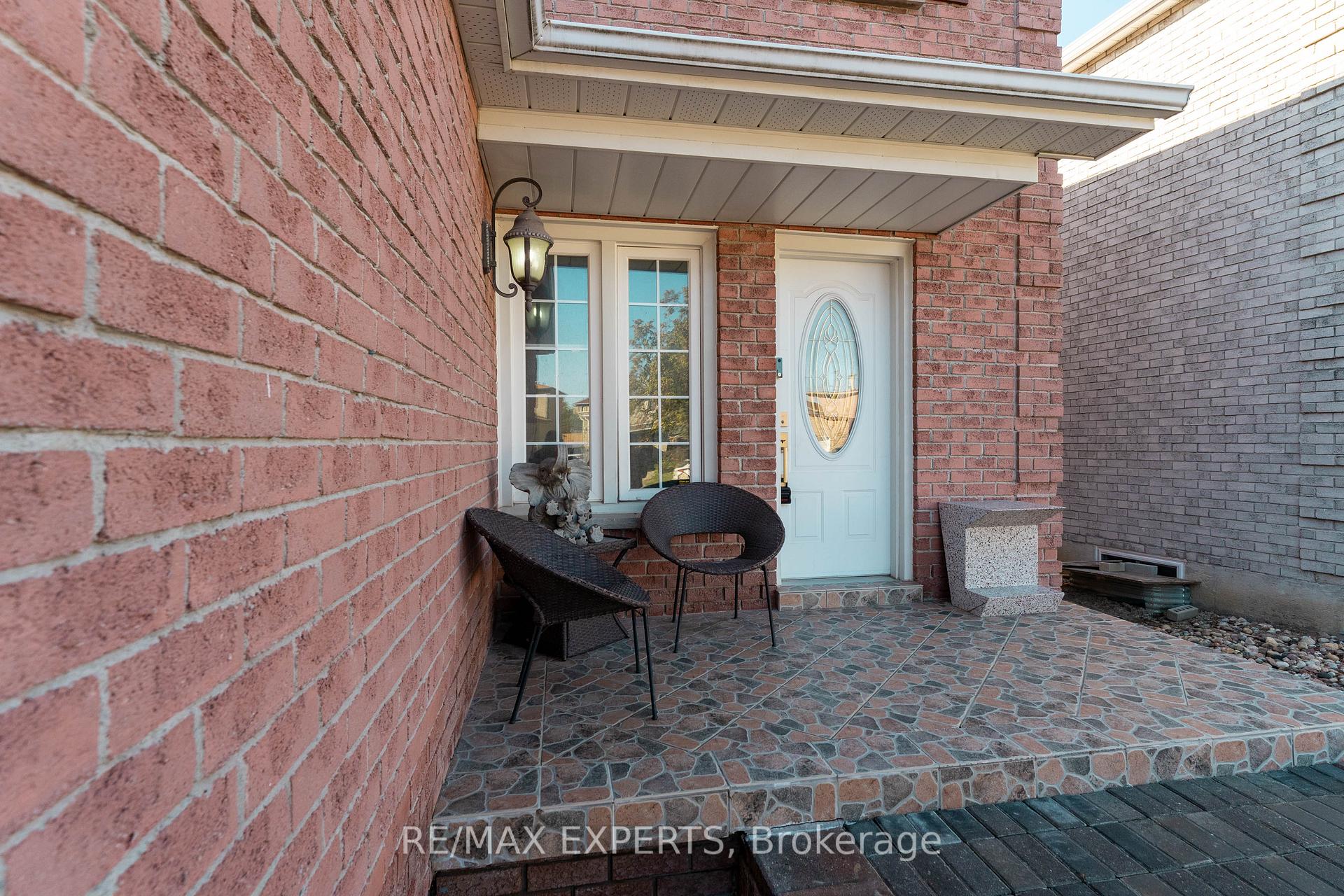 Photo 7 of 40 Large Crescent, Ajax, Central West — HOMEH