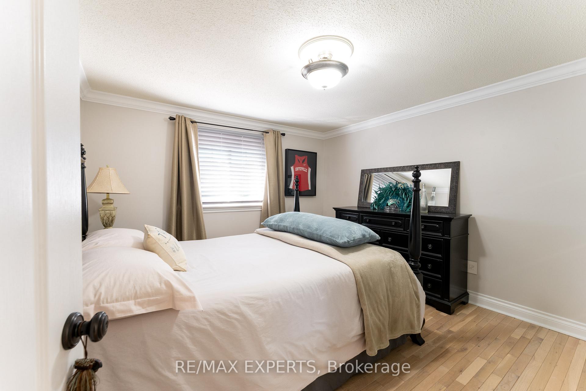 Photo 21 of 40 Large Crescent, Ajax, Central West — HOMEH