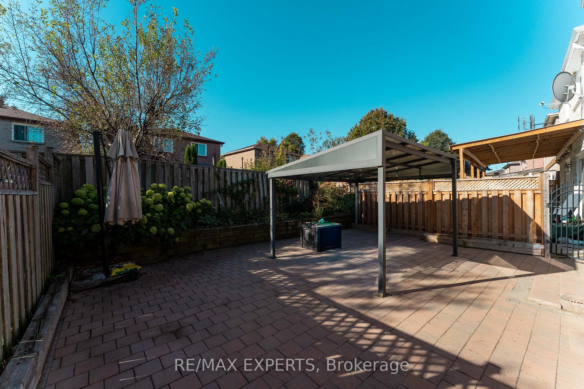 Photo 33 of 40 Large Crescent, Ajax, Central West — HOMEH