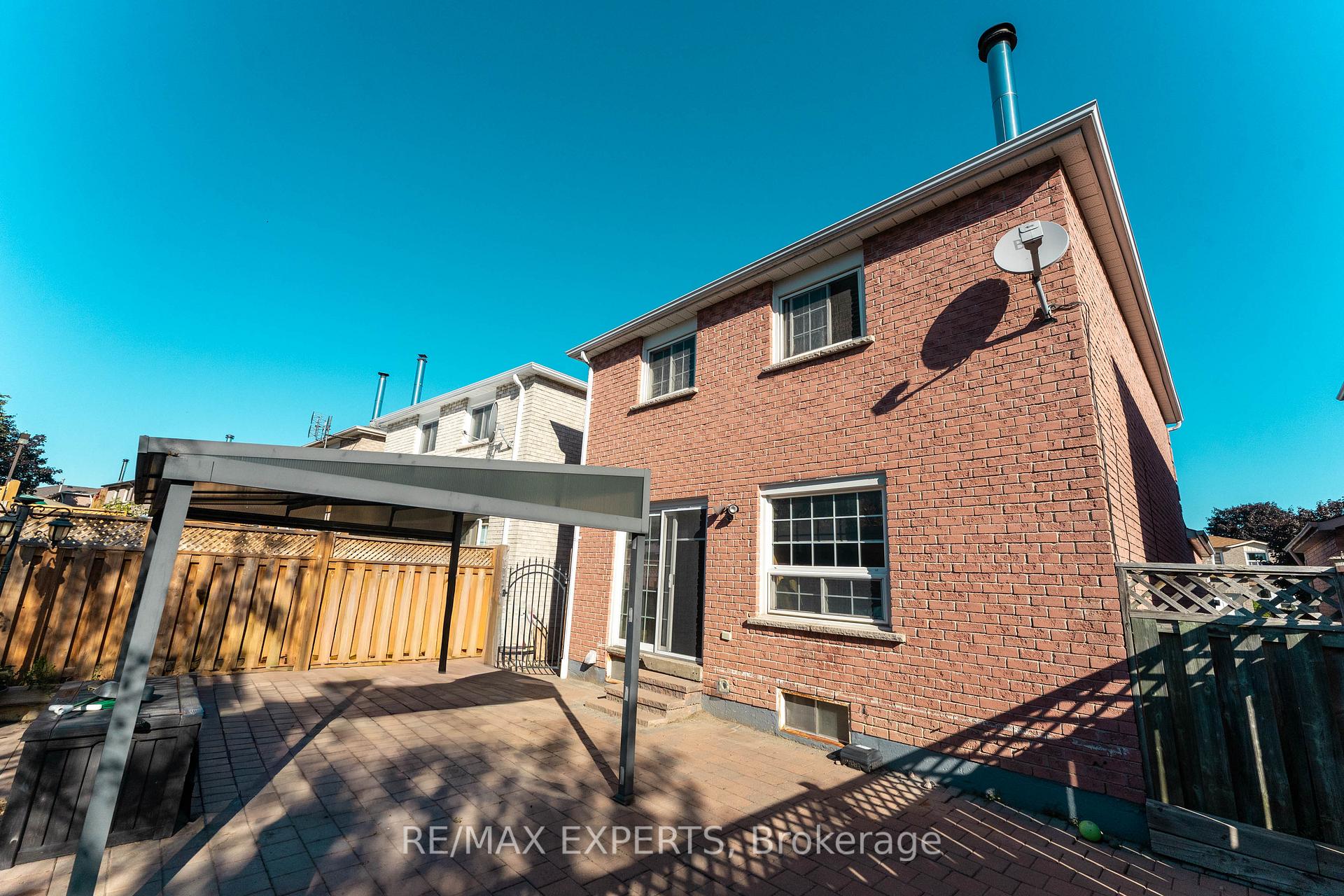 Photo 37 of 40 Large Crescent, Ajax, Central West — HOMEH