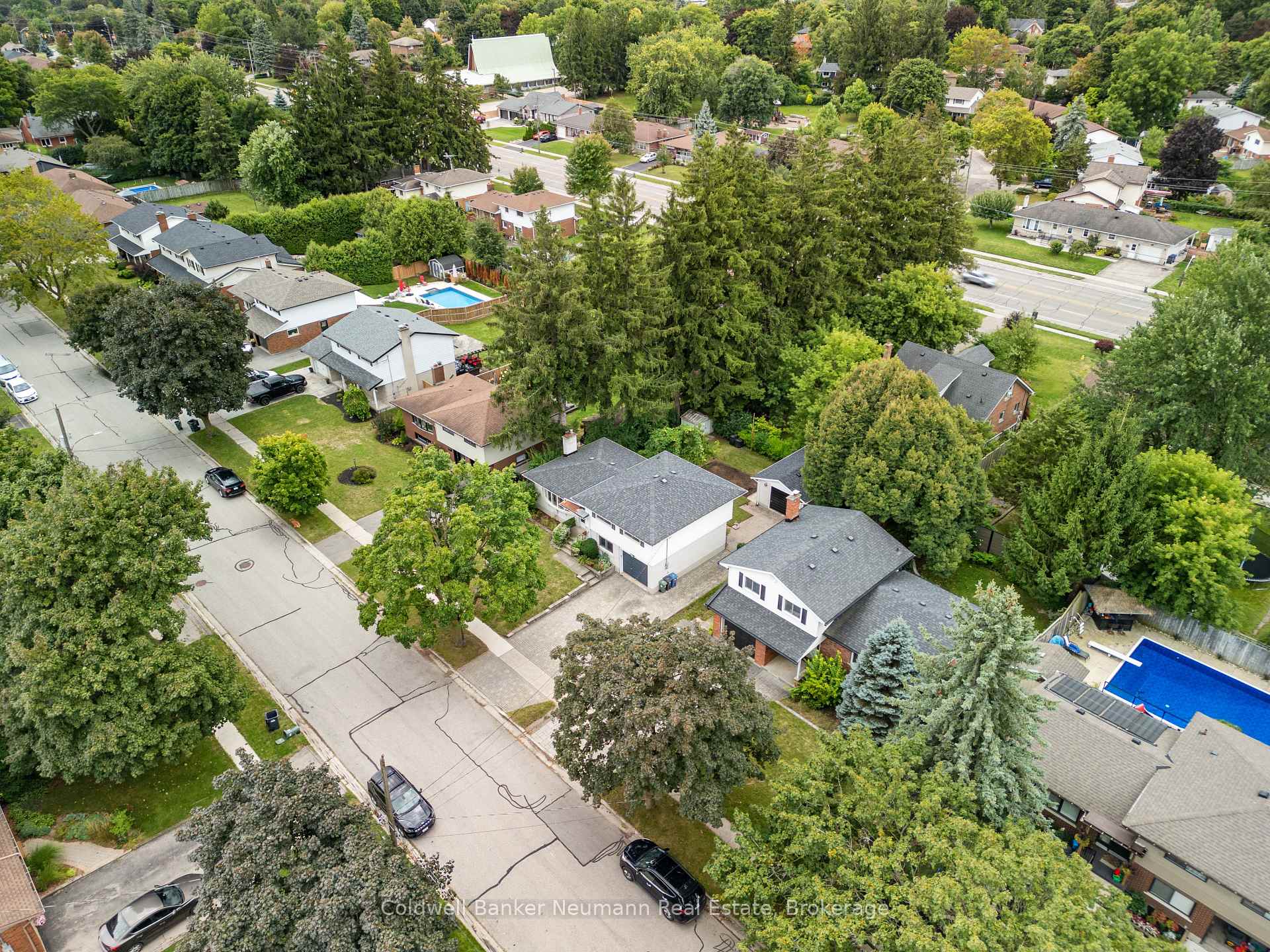 Photo 3 of 54 Glenburnie Drive, Guelph, Grange Road — HOMEH