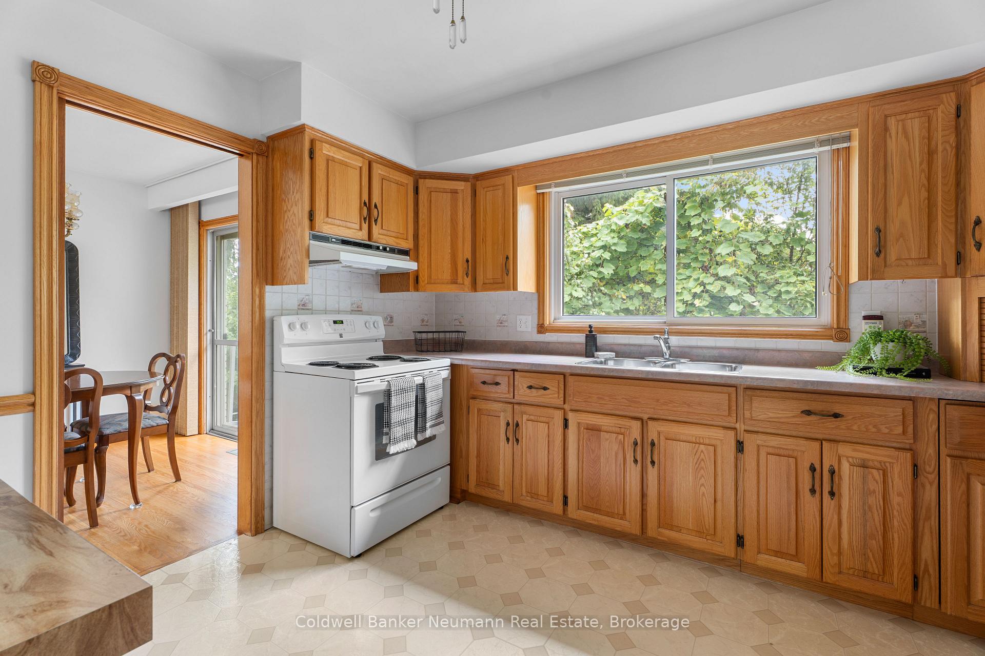 Photo 9 of 54 Glenburnie Drive, Guelph, Grange Road — HOMEH