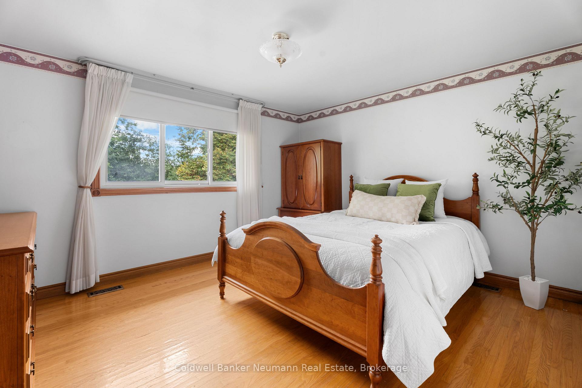 Photo 15 of 54 Glenburnie Drive, Guelph, Grange Road — HOMEH