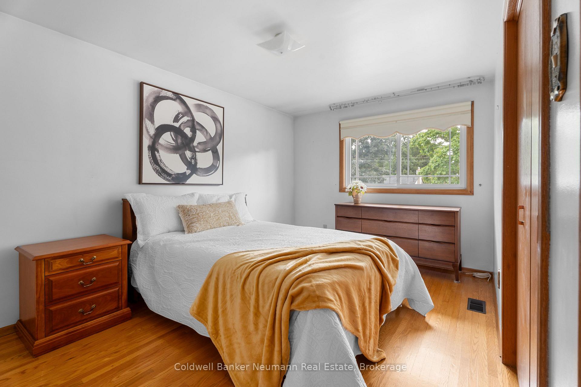 Photo 17 of 54 Glenburnie Drive, Guelph, Grange Road — HOMEH