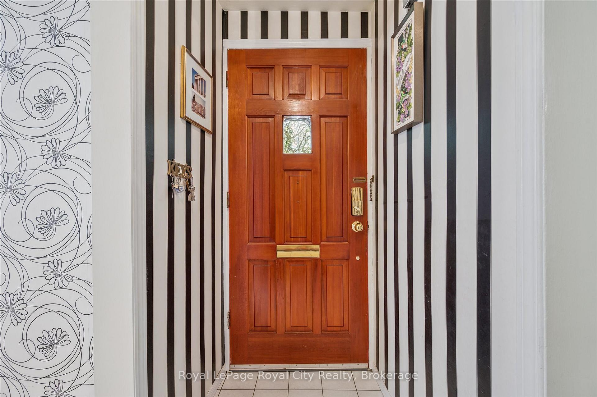 Photo 5 of 139 Dublin Street N, Guelph, Downtown — HOMEH