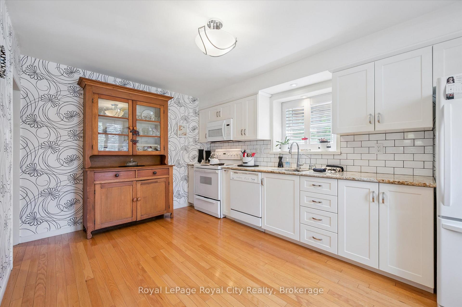 Photo 10 of 139 Dublin Street N, Guelph, Downtown — HOMEH