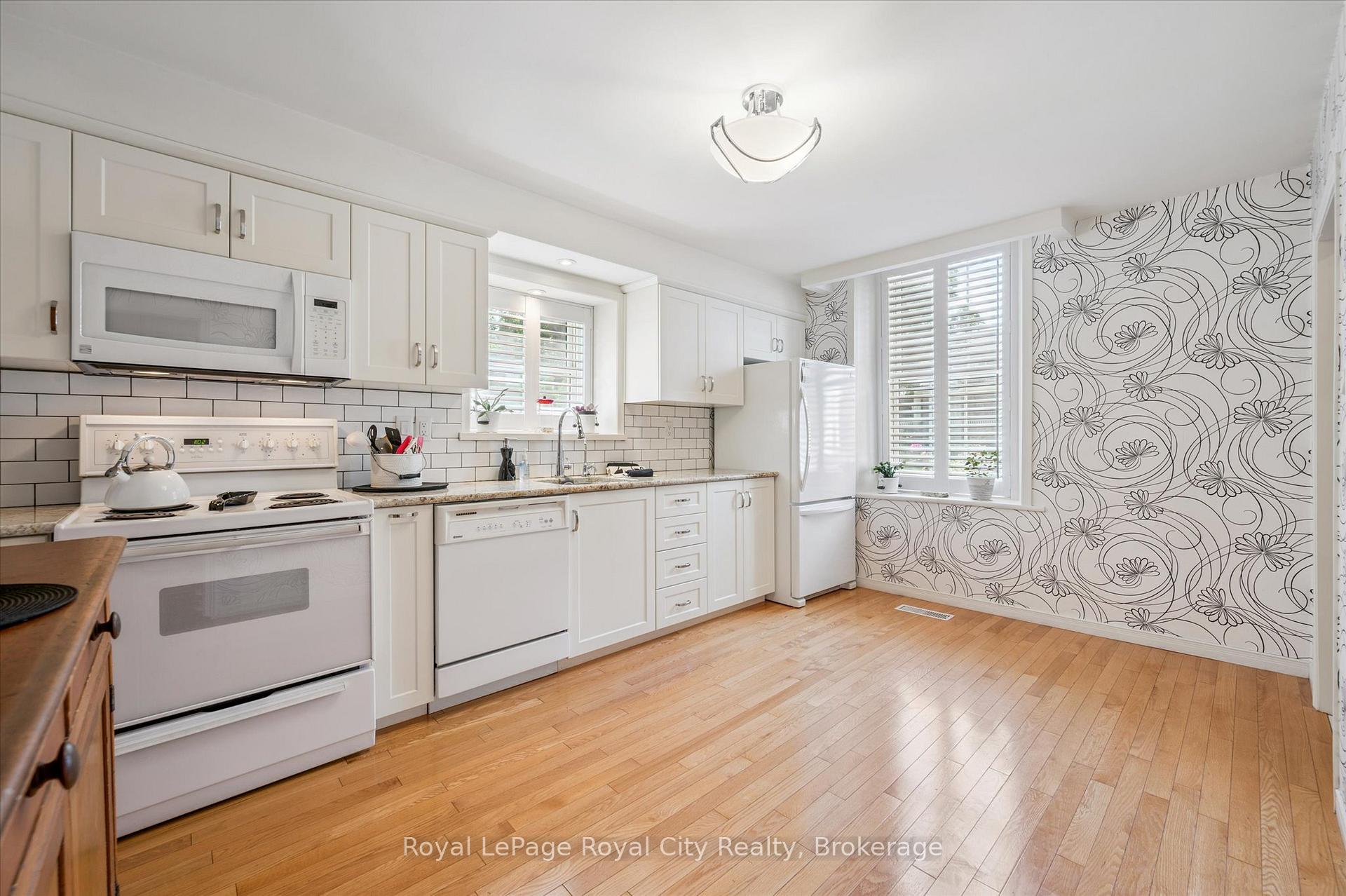 Photo 11 of 139 Dublin Street N, Guelph, Downtown — HOMEH