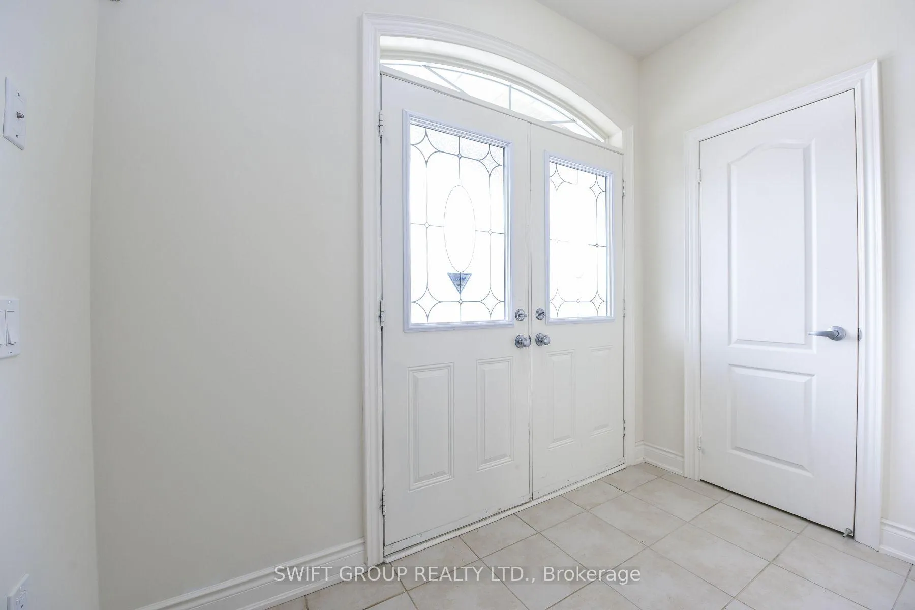 Photo 2 of Unit Upper, 24 Dotchson Avenue, Caledon, Rural Caledon — HOMEH