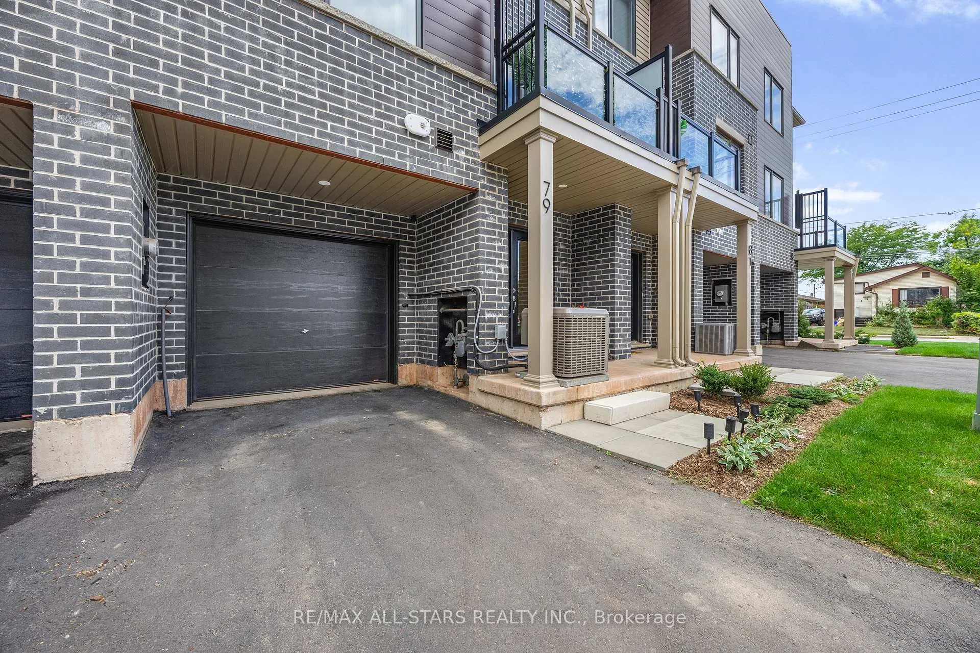Photo 3 of 79 Dryden Lane, Hamilton, McQuesten — HOMEH