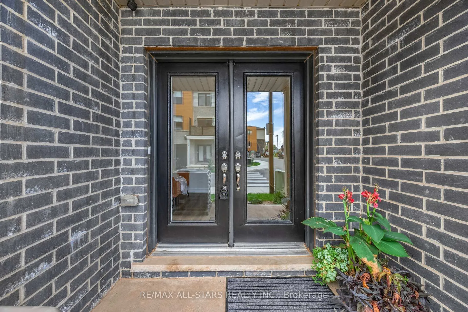 Photo 6 of 79 Dryden Lane, Hamilton, McQuesten — HOMEH