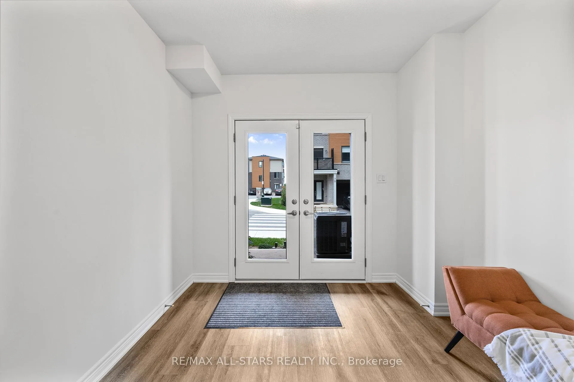 Photo 7 of 79 Dryden Lane, Hamilton, McQuesten — HOMEH