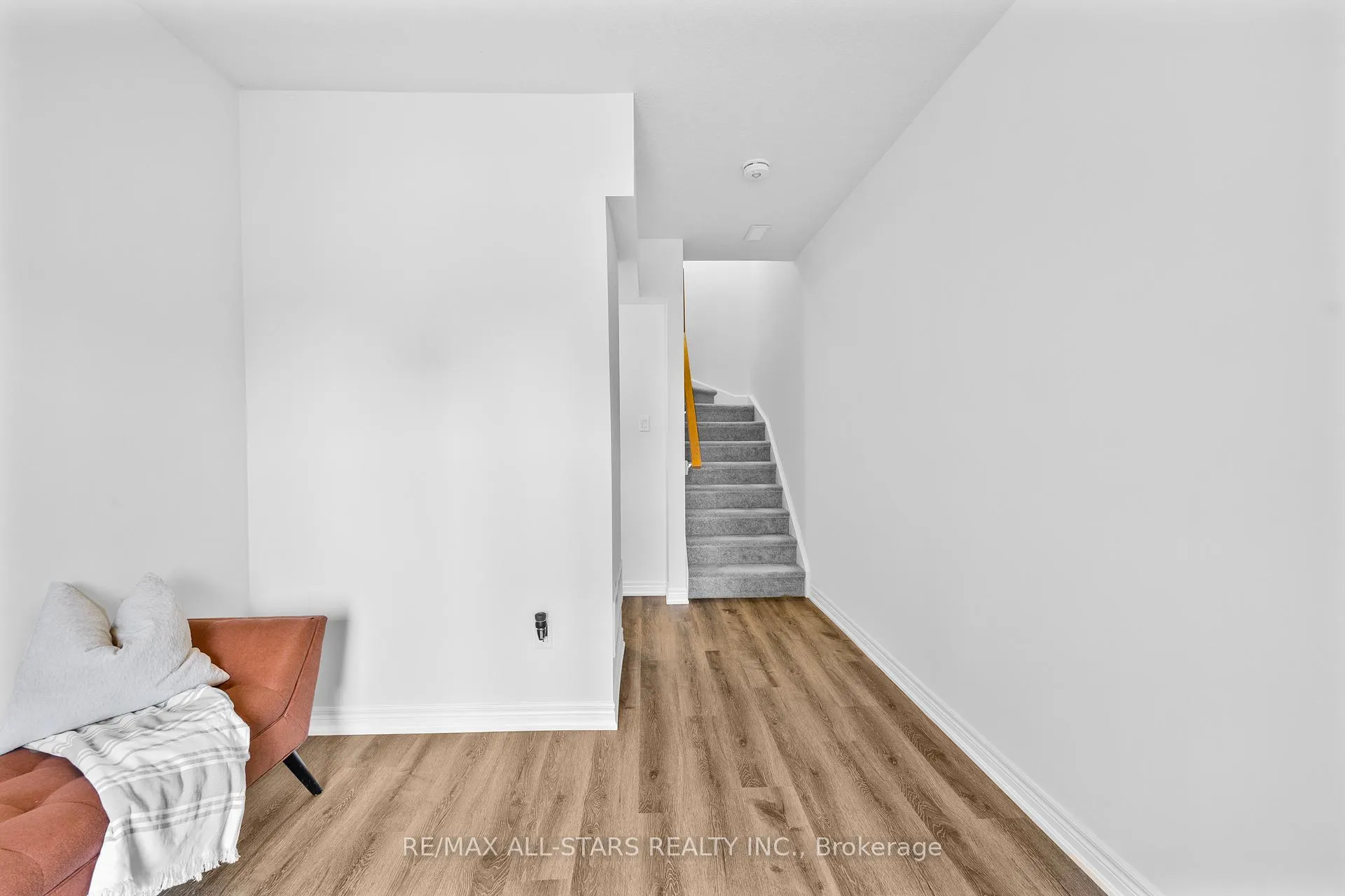 Photo 9 of 79 Dryden Lane, Hamilton, McQuesten — HOMEH