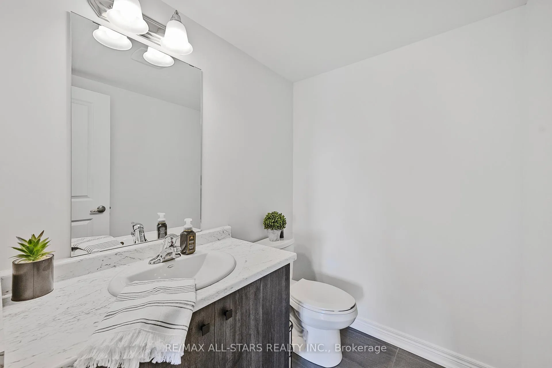 Photo 23 of 79 Dryden Lane, Hamilton, McQuesten — HOMEH