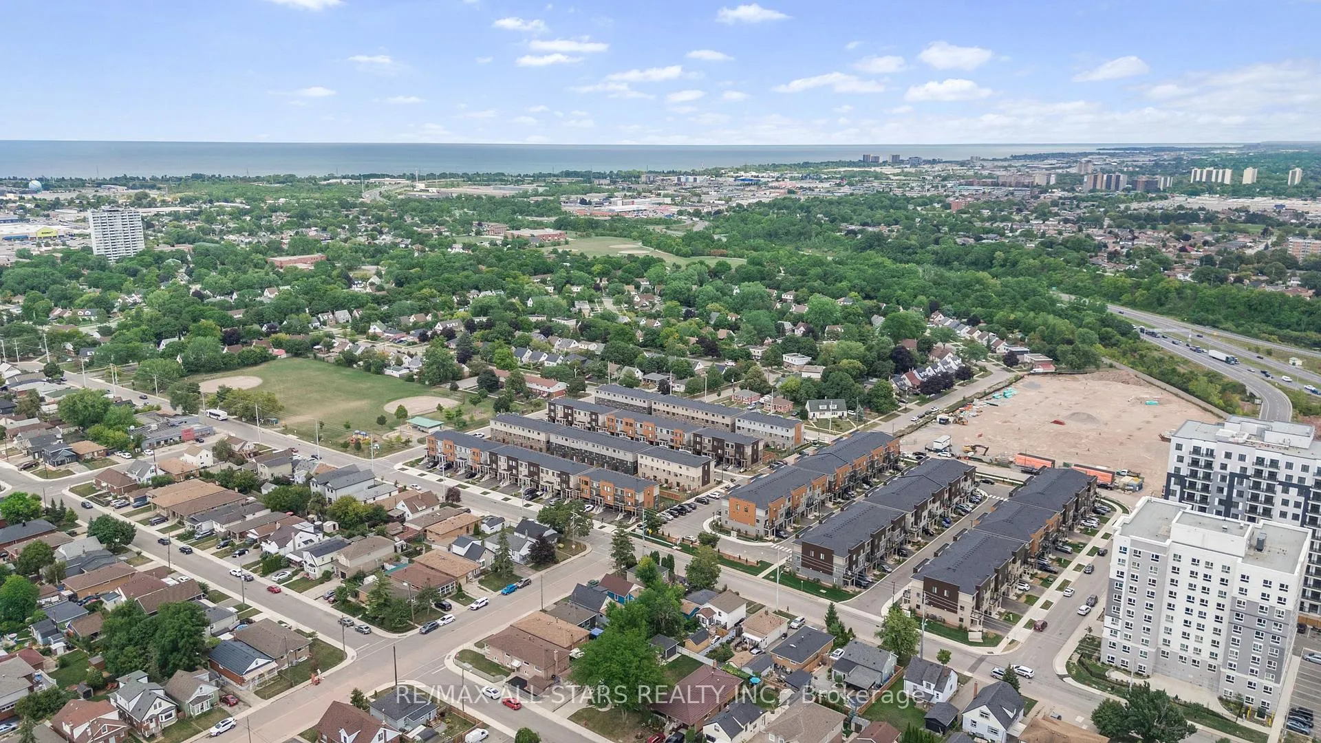Photo 42 of 79 Dryden Lane, Hamilton, McQuesten — HOMEH