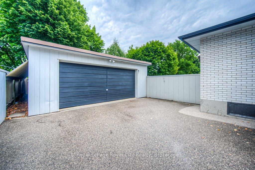 Photo 4 of 36 Argyle Drive, Guelph, Dovercliffe Park/Old University — HOMEH