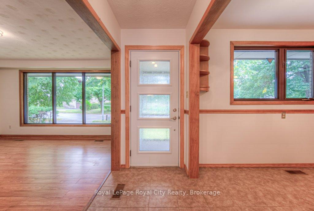 Photo 6 of 36 Argyle Drive, Guelph, Dovercliffe Park/Old University — HOMEH