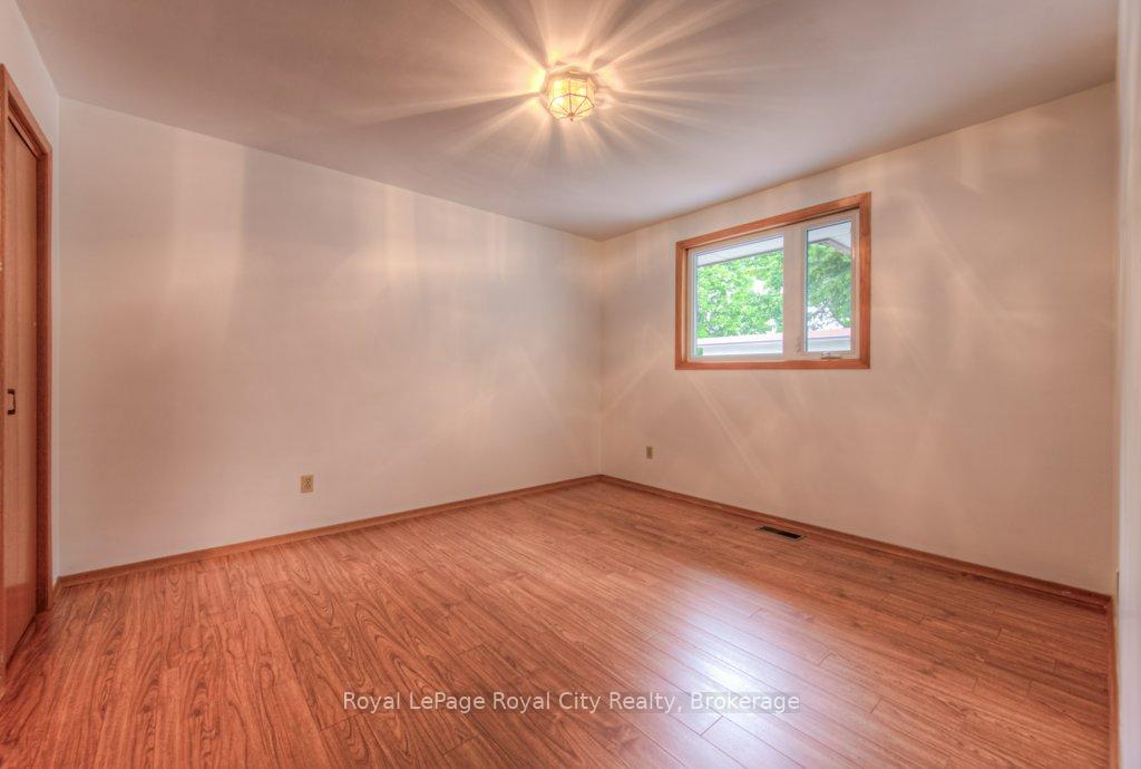 Photo 13 of 36 Argyle Drive, Guelph, Dovercliffe Park/Old University — HOMEH