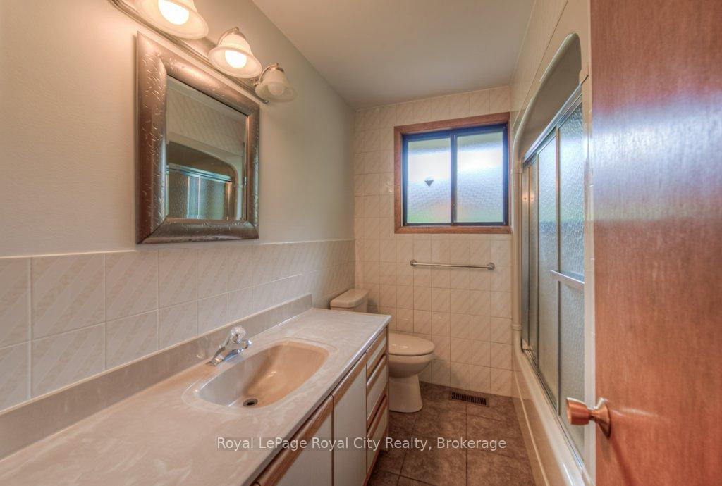 Photo 17 of 36 Argyle Drive, Guelph, Dovercliffe Park/Old University — HOMEH