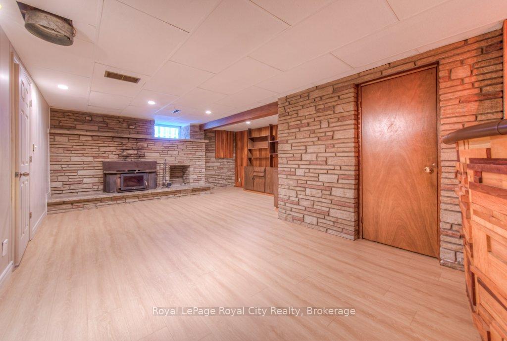 Photo 21 of 36 Argyle Drive, Guelph, Dovercliffe Park/Old University — HOMEH