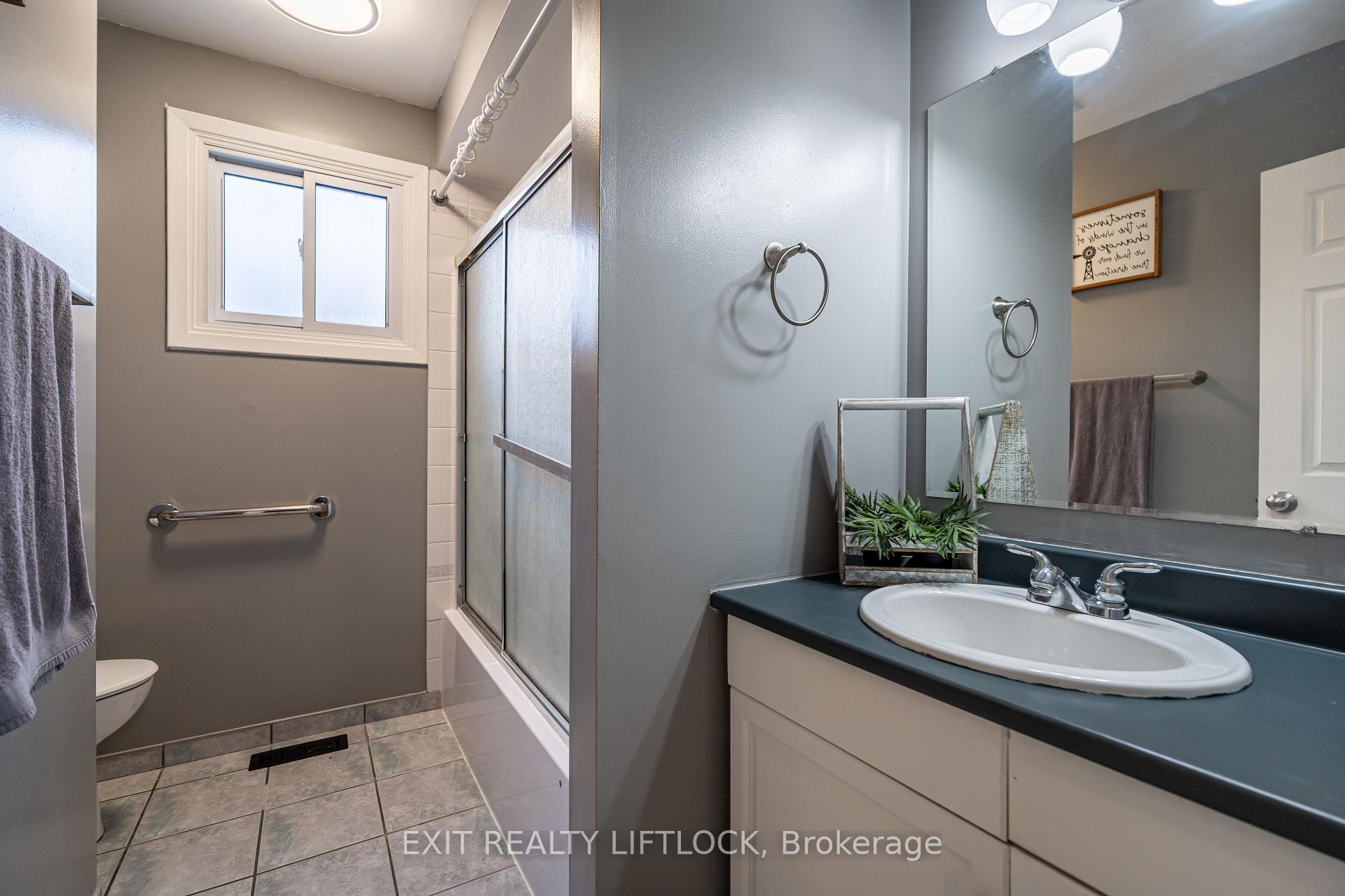 Photo 18 of 949 Golfview Road, Peterborough, Otonabee Ward 1 — HOMEH