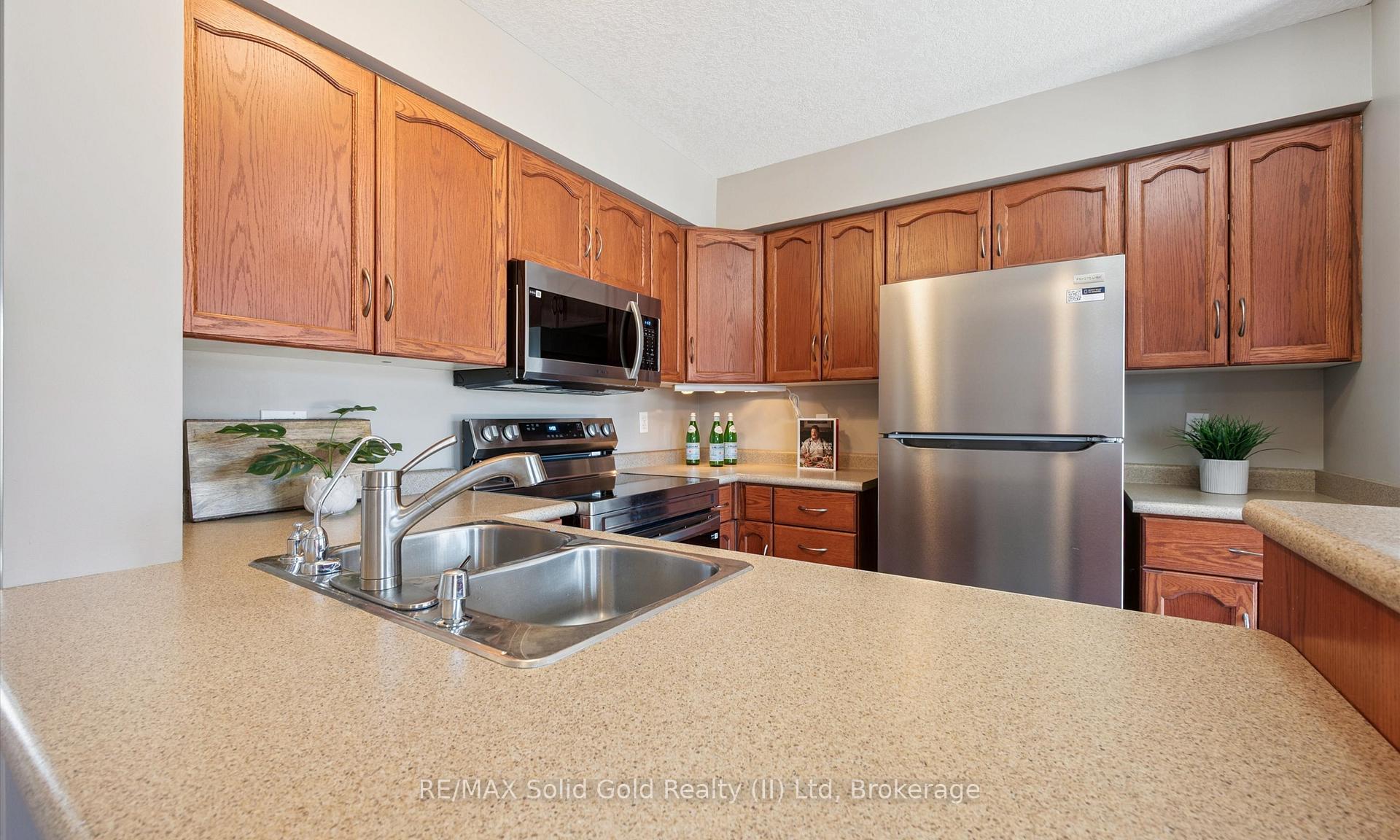 Photo 22 of 543 Victoria Road N, Guelph, Victoria North — HOMEH