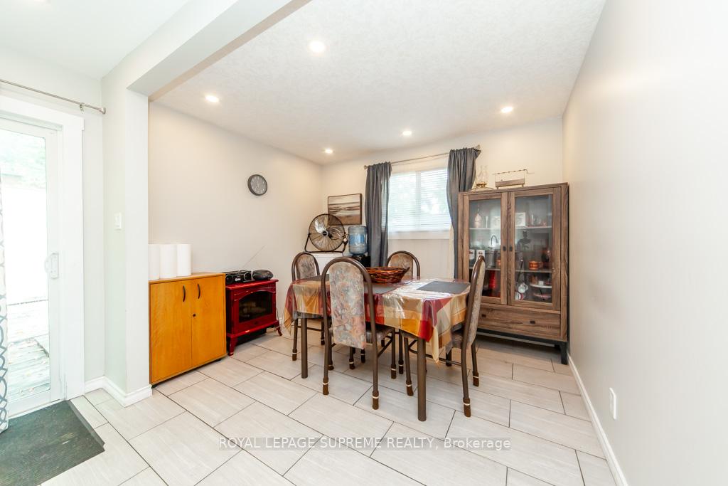 Photo 12 of 13 Robins Avenue, Hamilton, Crown Point — HOMEH