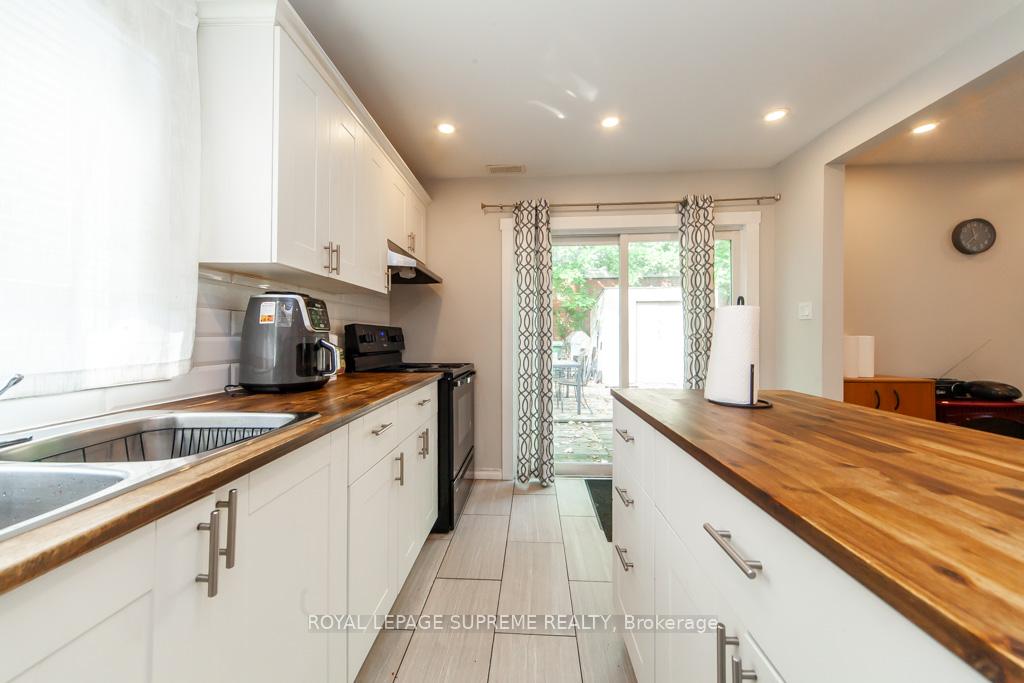 Photo 14 of 13 Robins Avenue, Hamilton, Crown Point — HOMEH