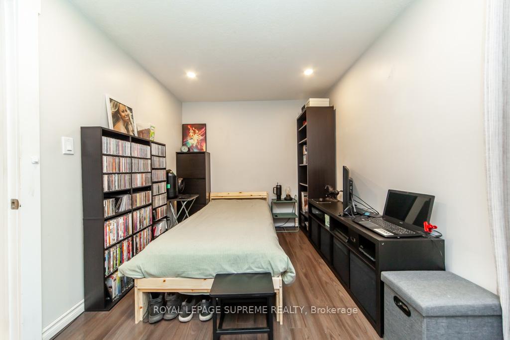 Photo 17 of 13 Robins Avenue, Hamilton, Crown Point — HOMEH